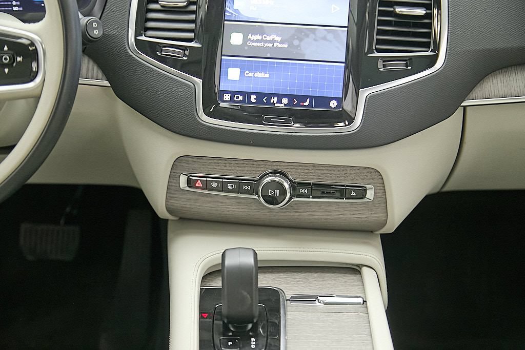 Used 2023 Volvo XC90 T8 Plus w/ Protection Package Premier AWD/4WD image 29