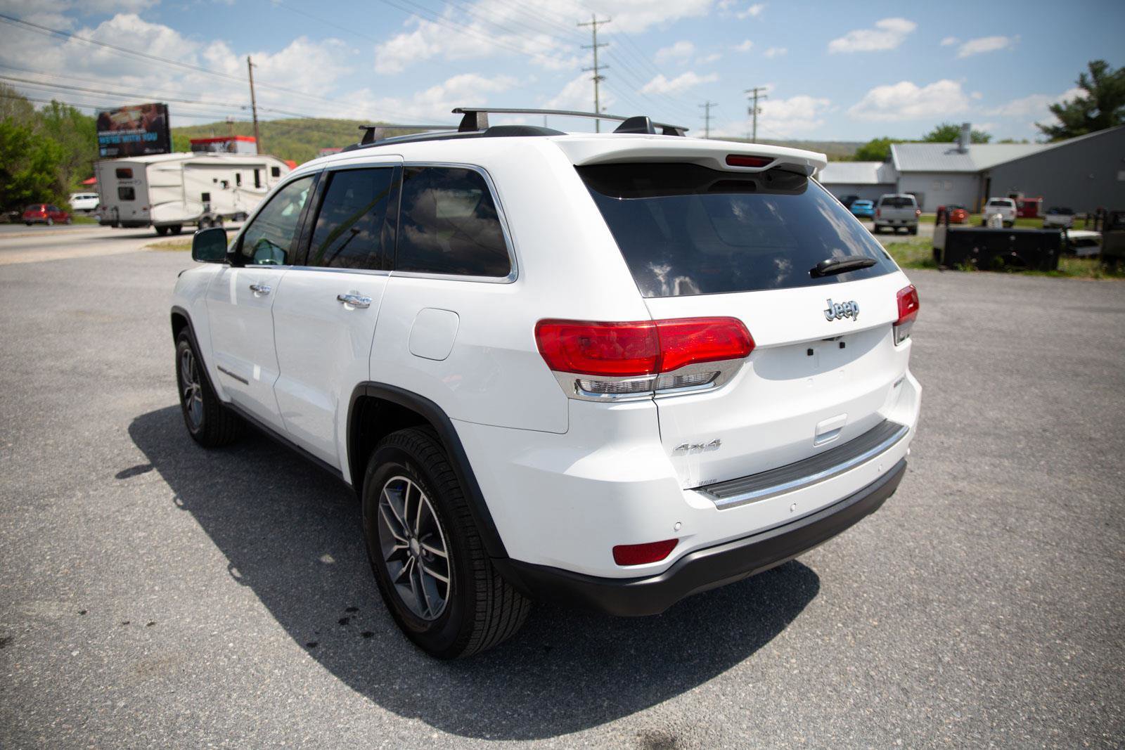Used 2017 Jeep Grand Cherokee Limited AWD/4WD image 7