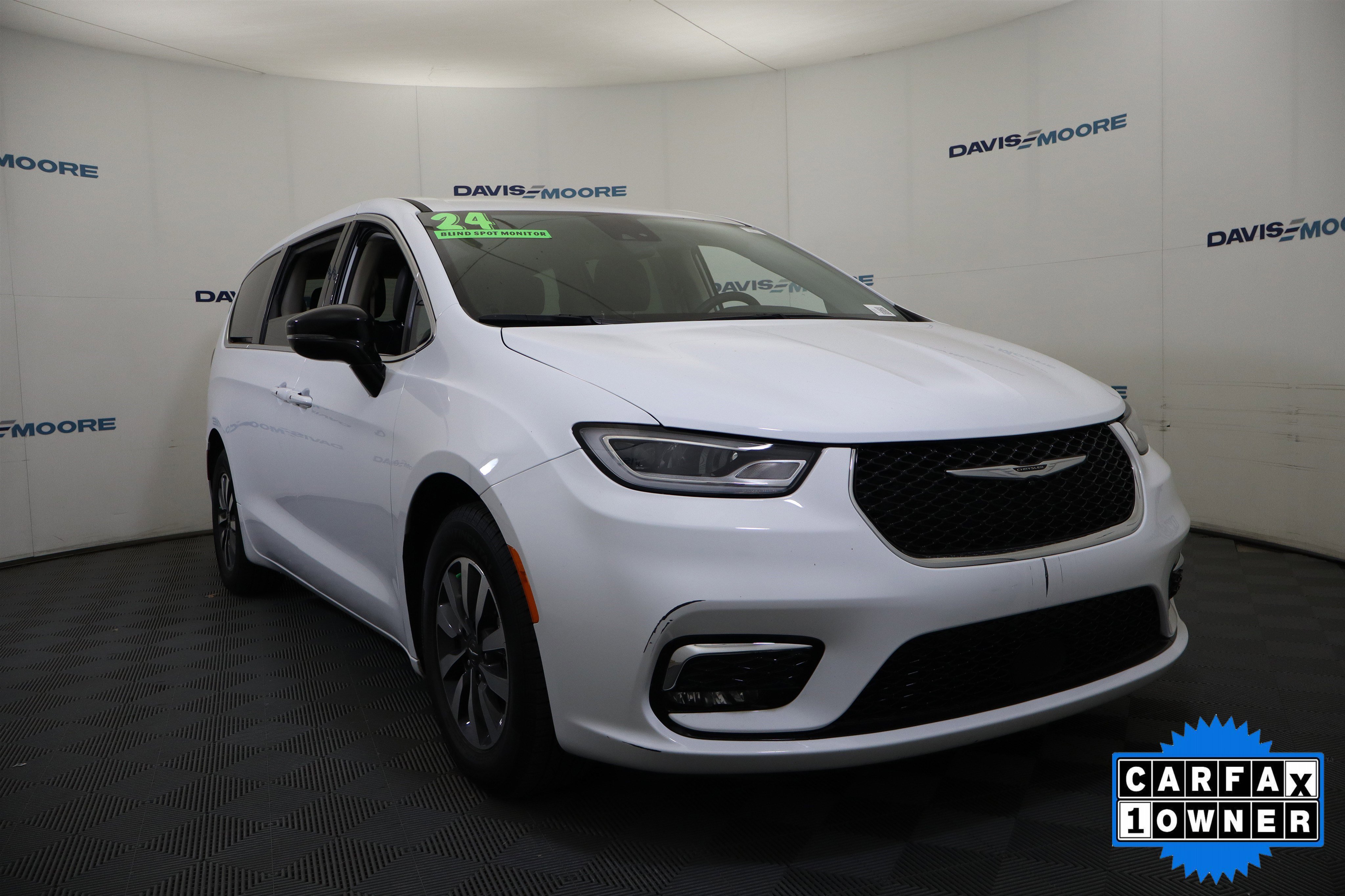 Used 2024 Chrysler Pacifica Select image 38