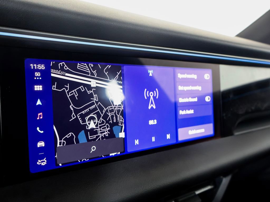 New 2026 Porsche Macan 4 Electric AWD/4WD image 18