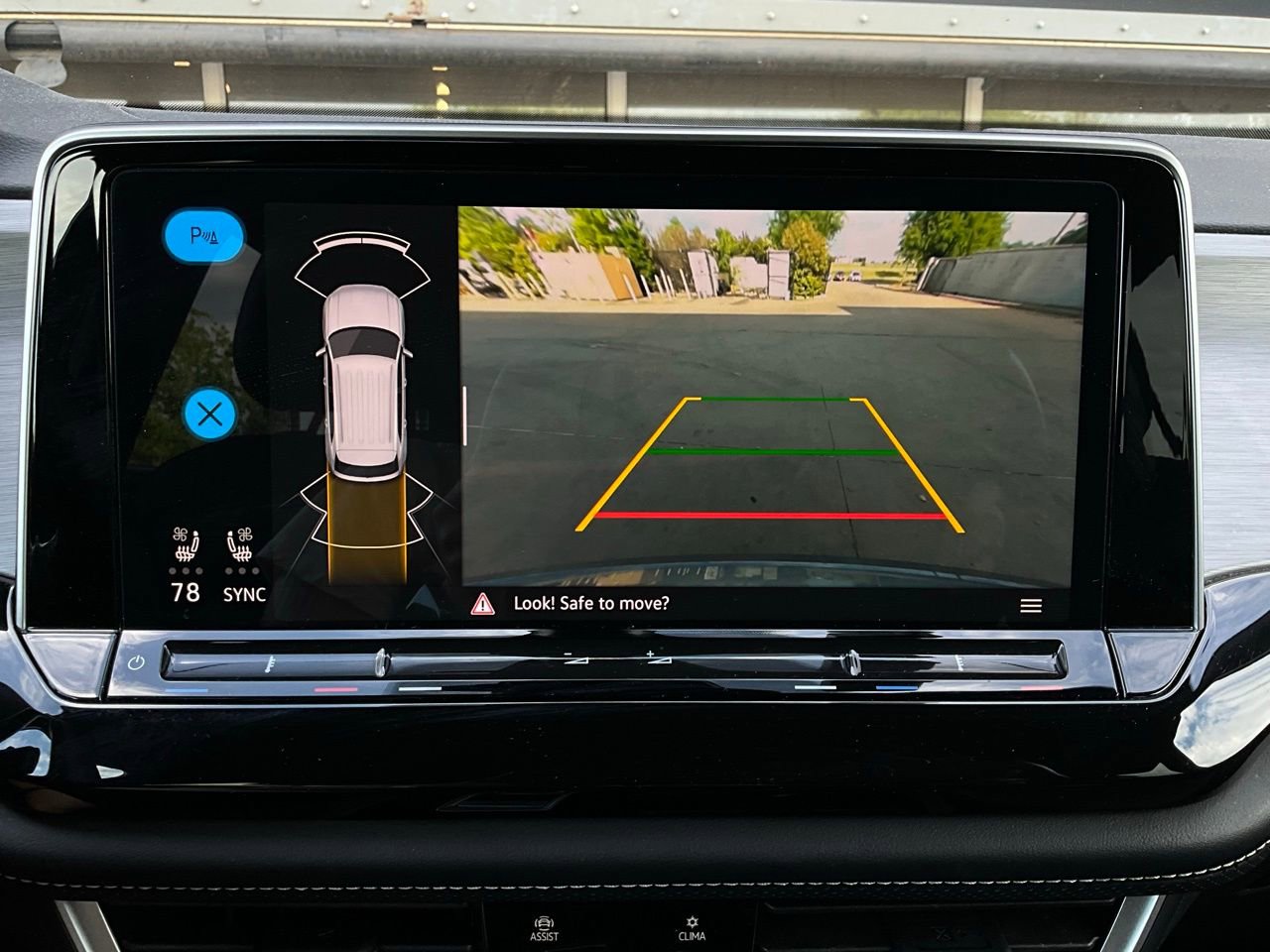 Used 2025 Volkswagen Atlas Cross Sport SE FWD image 34