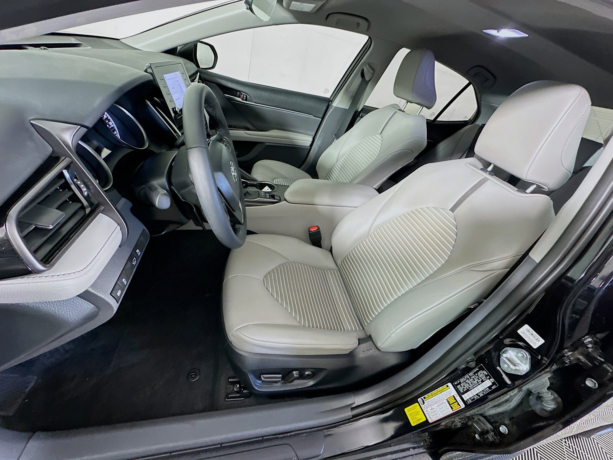 Used 2024 Toyota Camry SE image 13