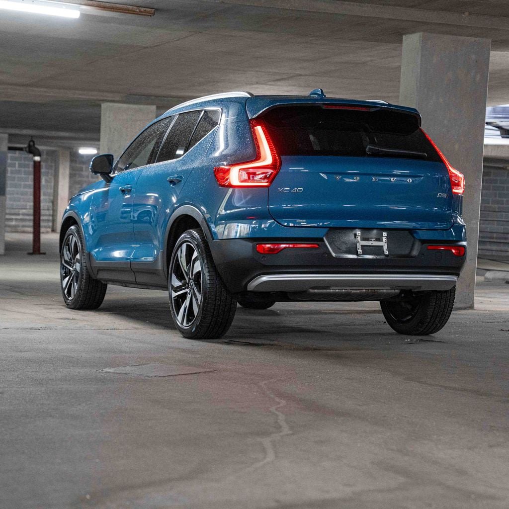 Certified 2023 Volvo XC40 B5 Ultimate w/ Protection Package Premier AWD/4WD image 5