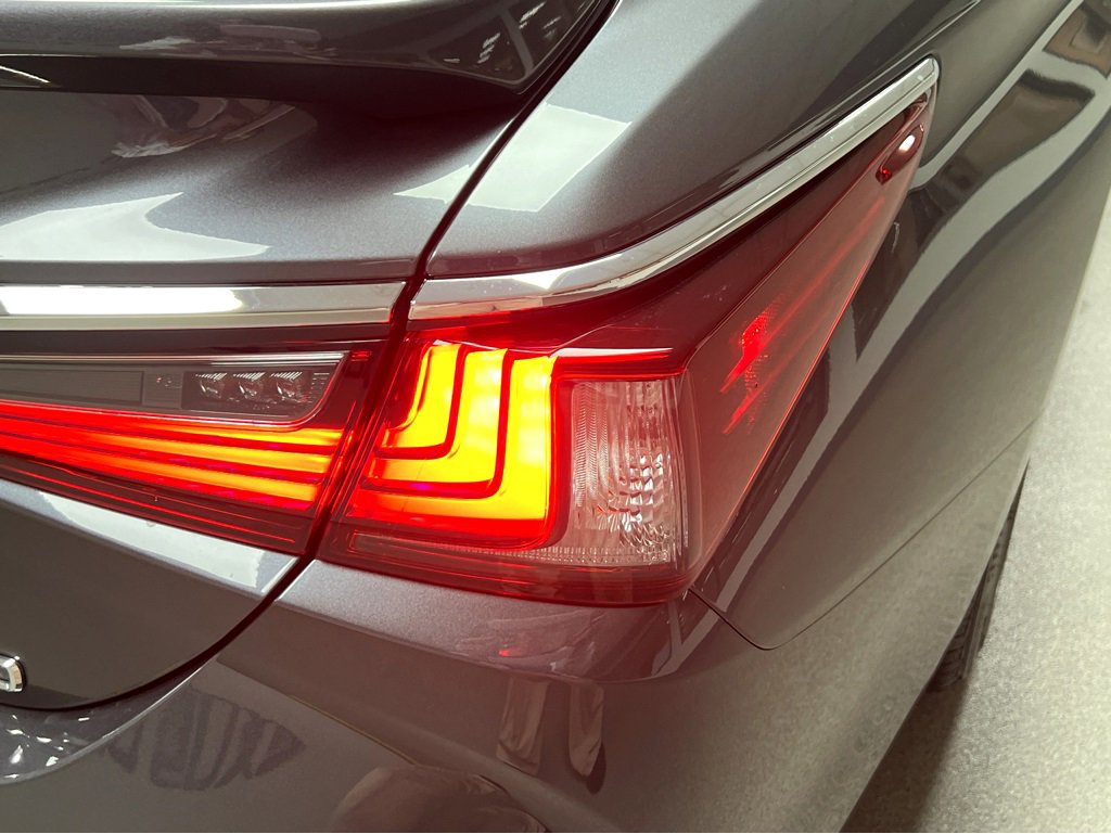 New 2025 Lexus ES 350 w/ Premium Package image 29