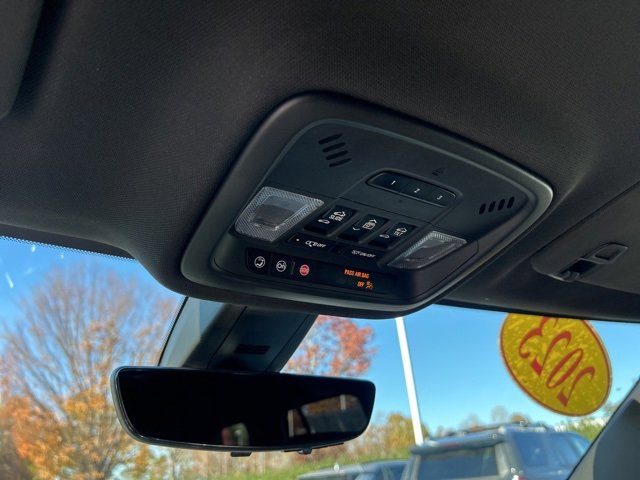 Used 2023 Chevrolet Traverse High Country image 30