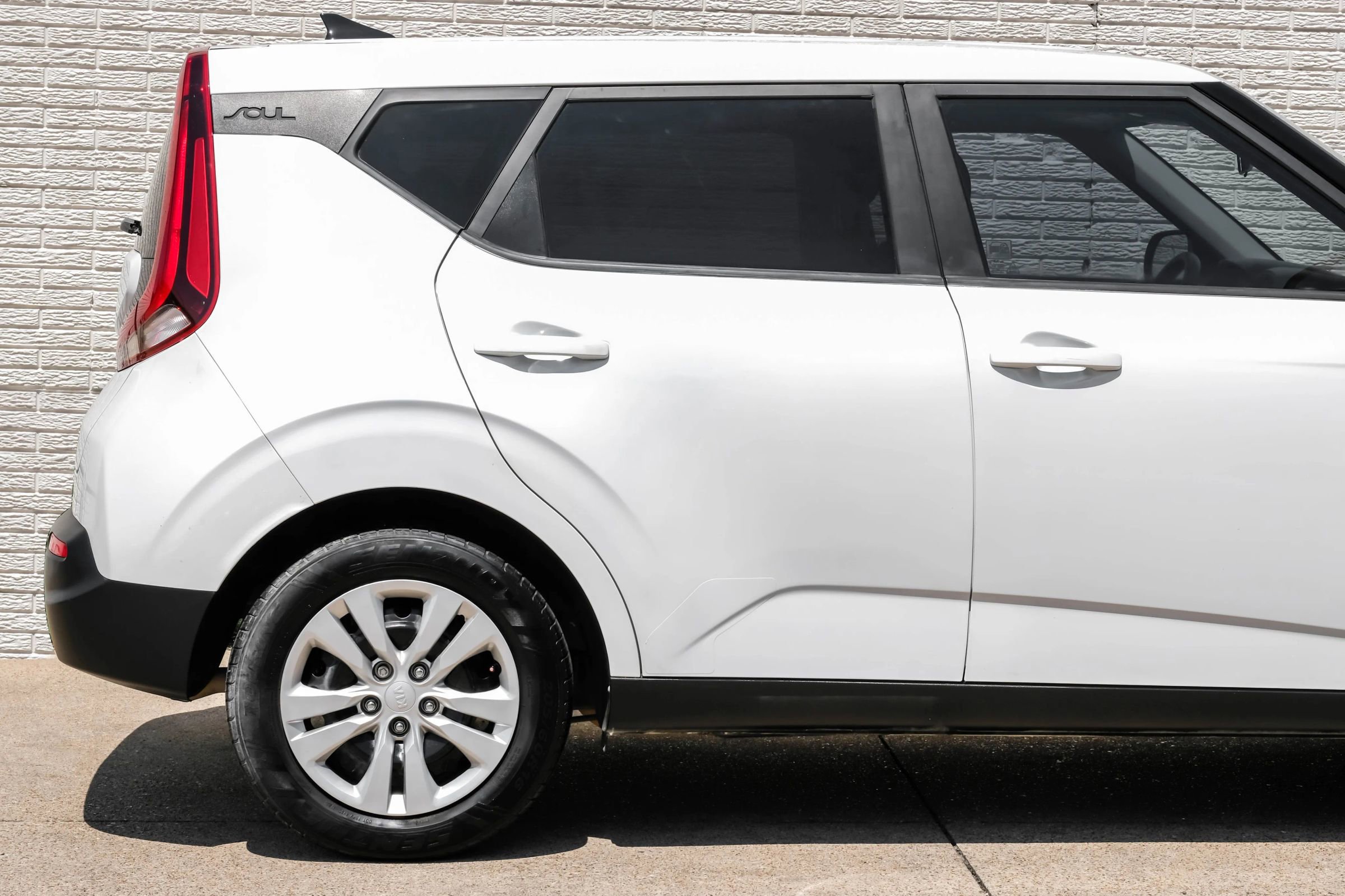 Used 2020 Kia Soul LX image 11