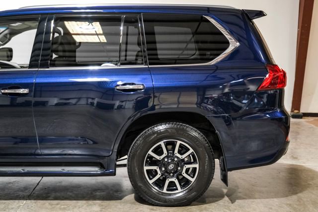 Used 2018 Lexus LX 570 4WD w/ Luxury Package image 16