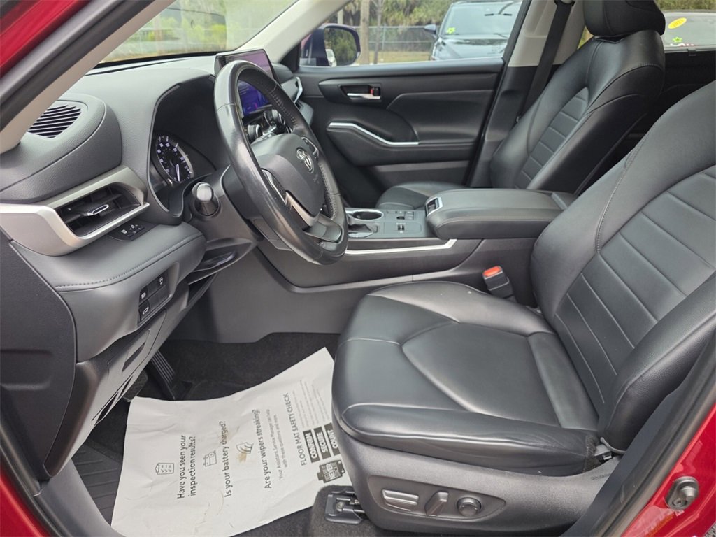 Certified 2024 Toyota Highlander XLE image 27