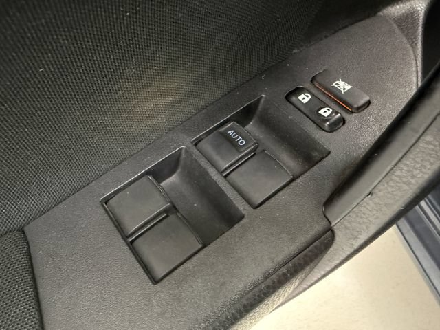 Used 2018 Toyota Corolla LE FWD image 28