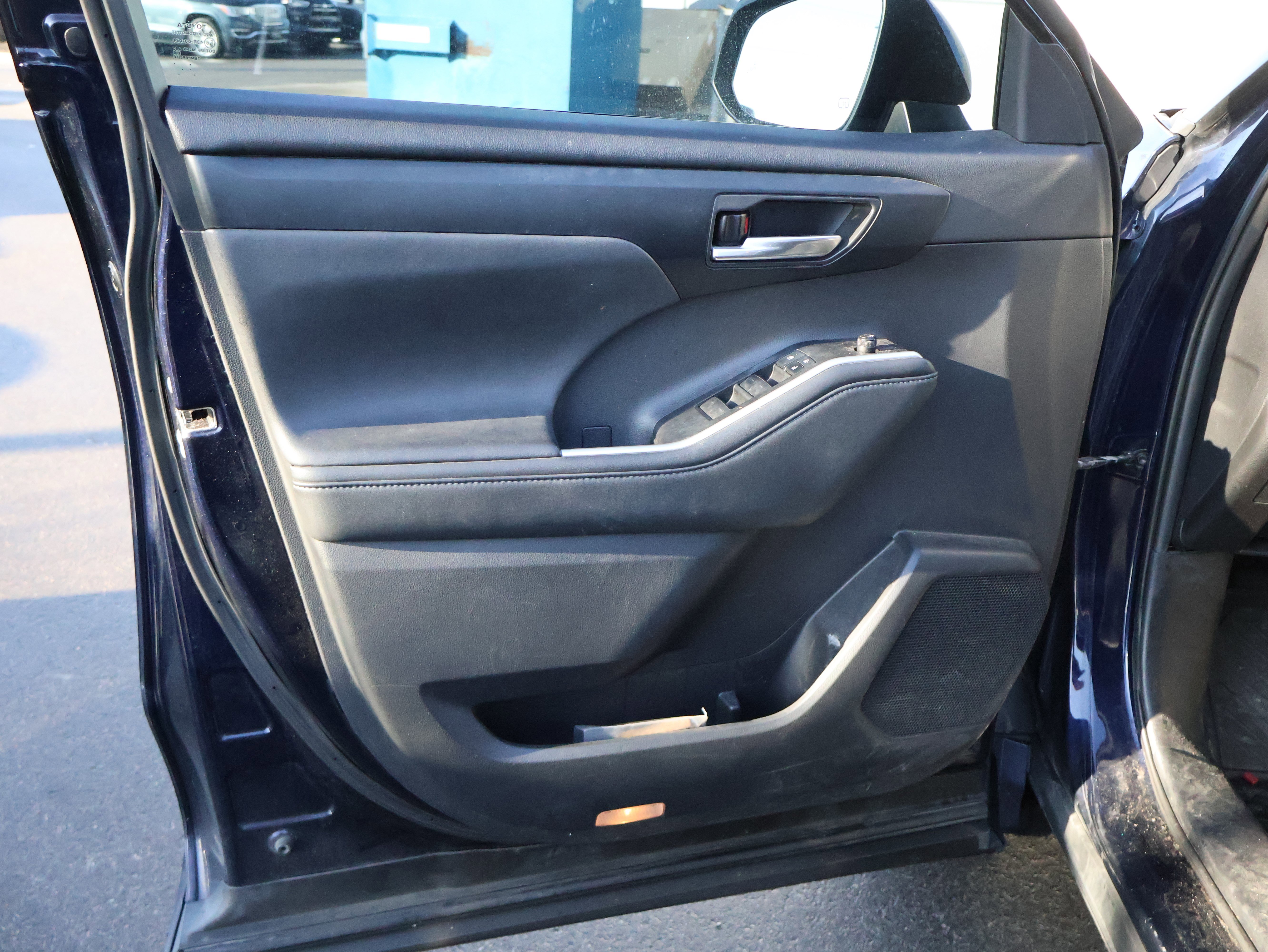 Used 2020 Toyota Highlander XLE image 20