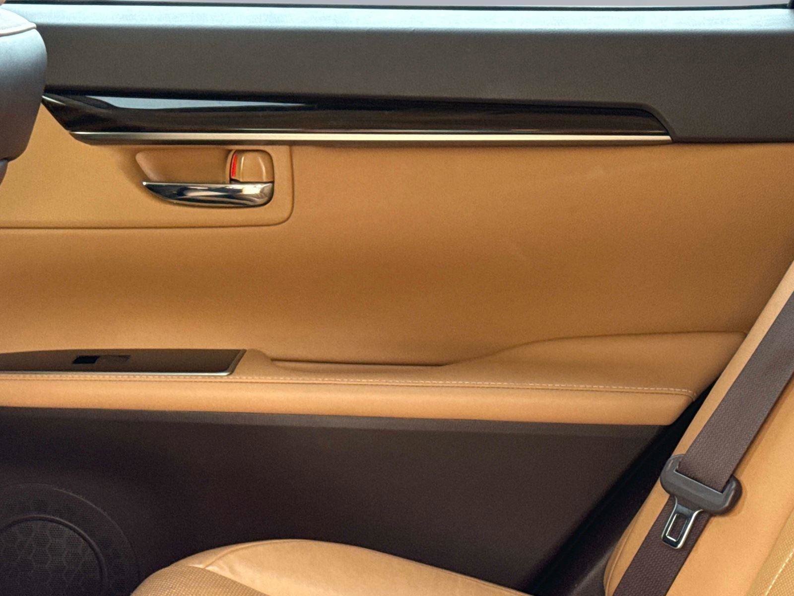 Used 2016 Lexus ES 350 w/ Luxury Package w/Wood Trim FWD image 14