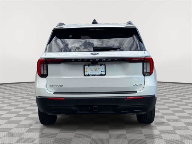 Used 2025 Ford Explorer Active AWD/4WD image 6