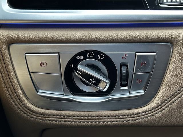 Used 2016 BMW 750i xDrive AWD/4WD image 25