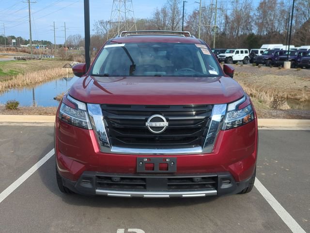 Used 2023 Nissan Pathfinder Platinum image 2