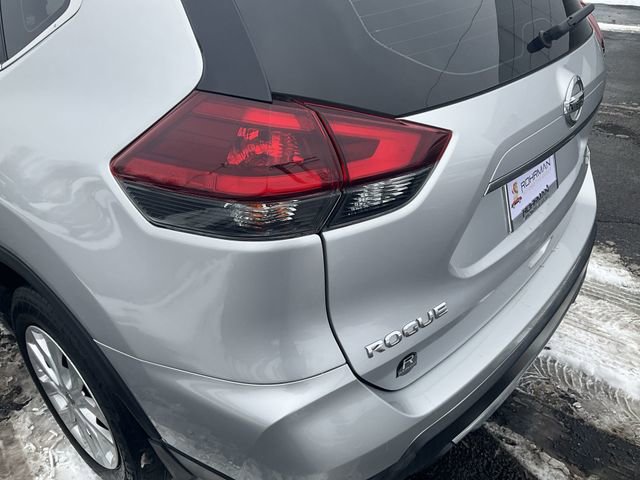 Used 2018 Nissan Rogue S image 27