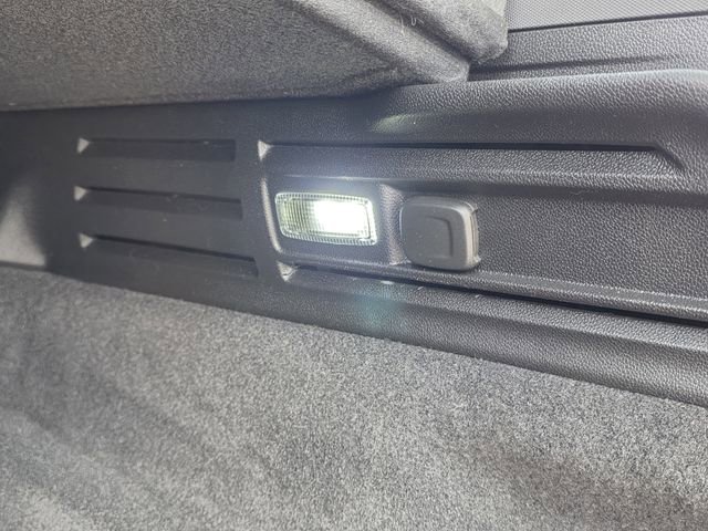 Used 2023 Cadillac XT4 Premium Luxury w/ LPO, Onyx Lite Package image 29