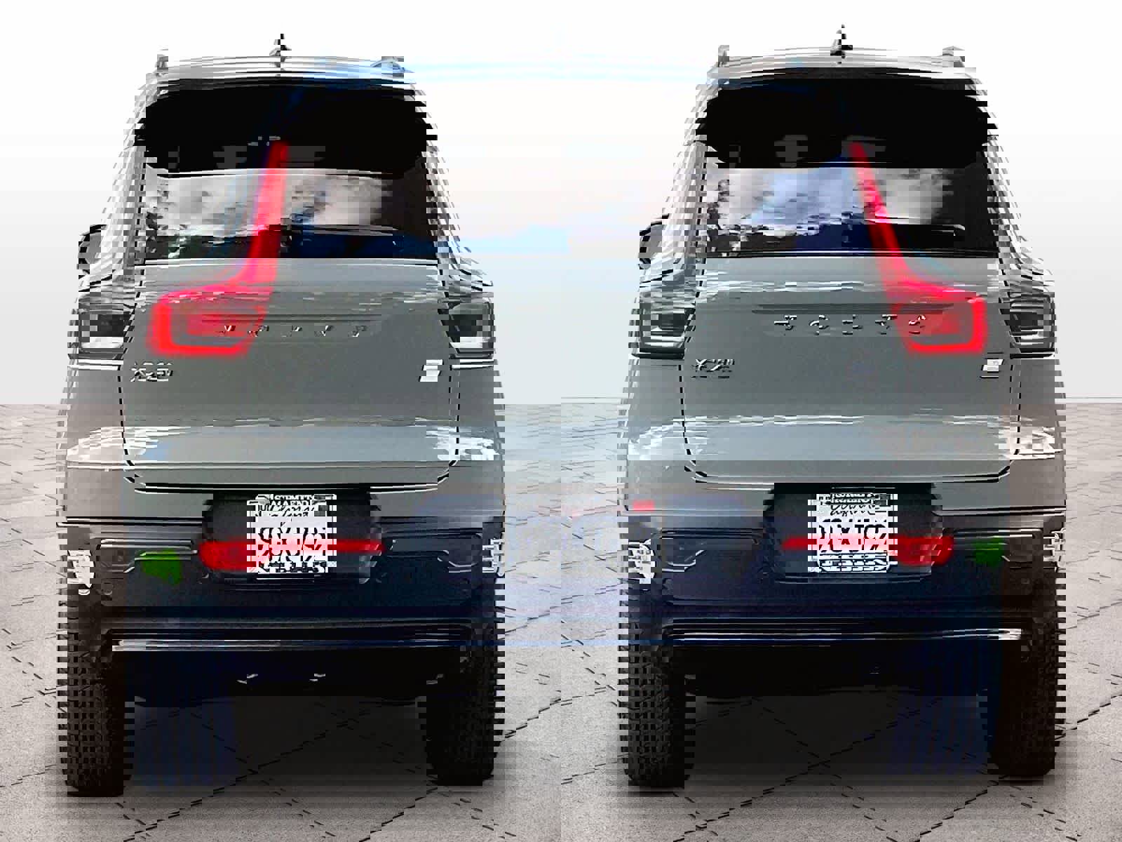 Used 2023 Volvo XC40 Recharge Plus w/ Protection Package Premier image 7