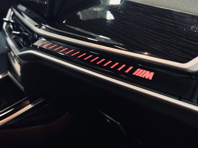 Certified 2025 BMW X7 M60i image 28