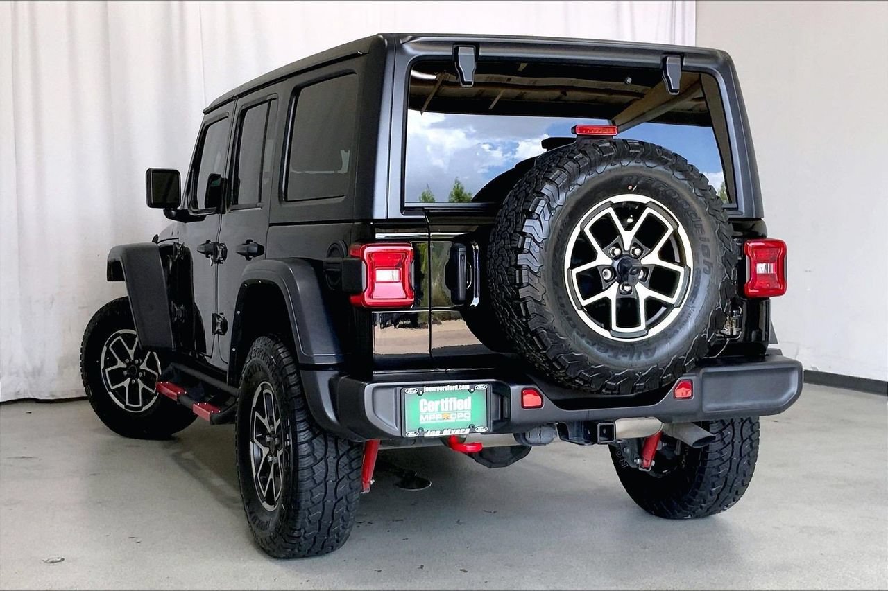 Used 2024 Jeep Wrangler Unlimited Rubicon w/ Convenience Group AWD/4WD image 10