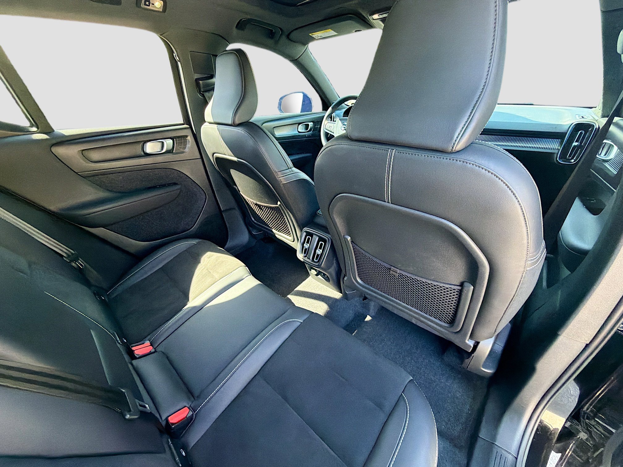 Used 2022 Volvo XC40 T5 R-Design w/ Advanced Package image 30