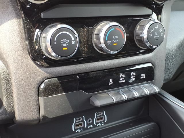 Used 2026 RAM 1500 Express AWD/4WD image 22