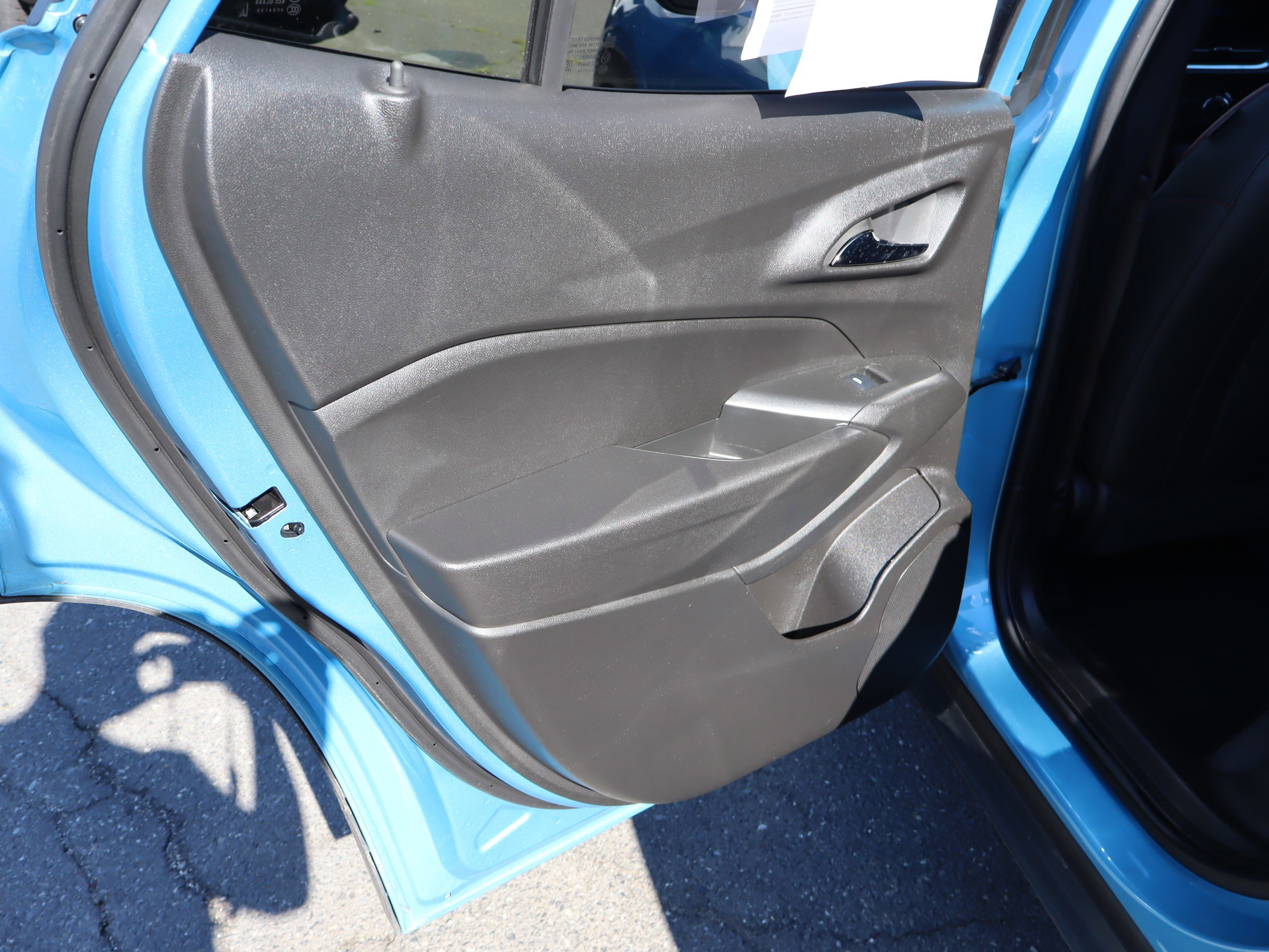 Used 2025 Chevrolet Trax RS w/ Driver Confidence Package FWD image 31