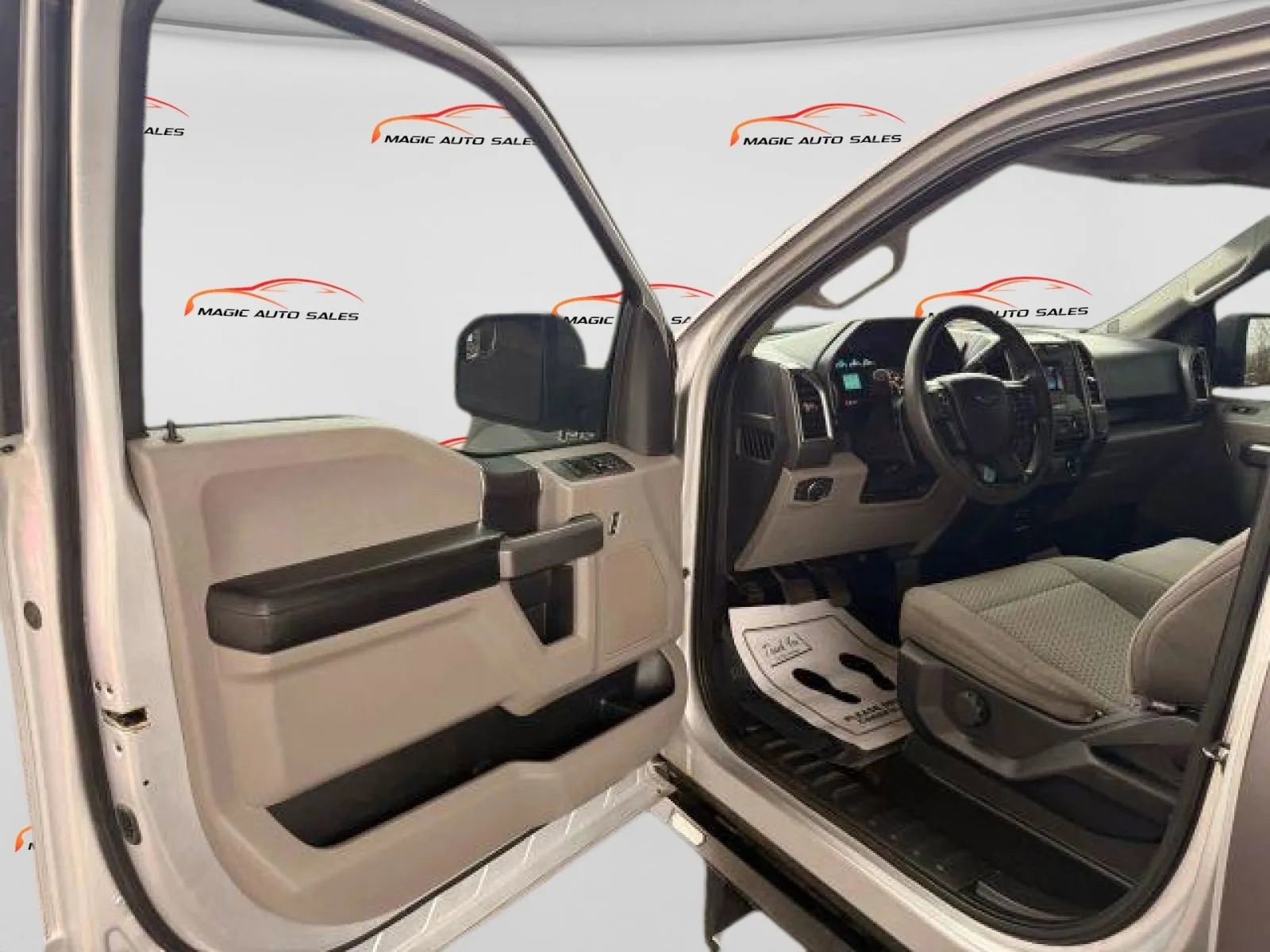 Used 2015 Ford F150 XLT image 12