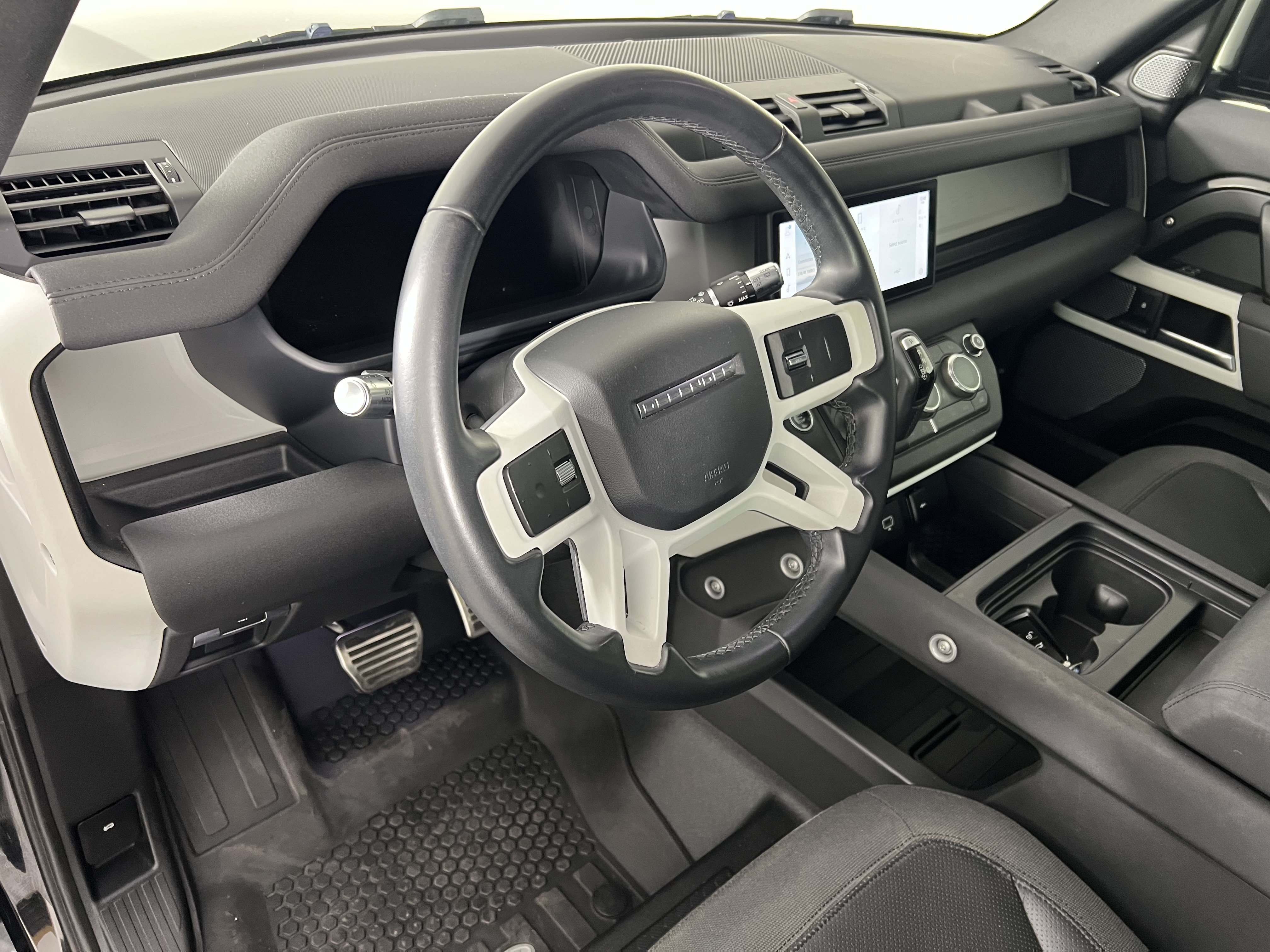 Used 2020 Land Rover Defender 110 SE AWD/4WD image 17