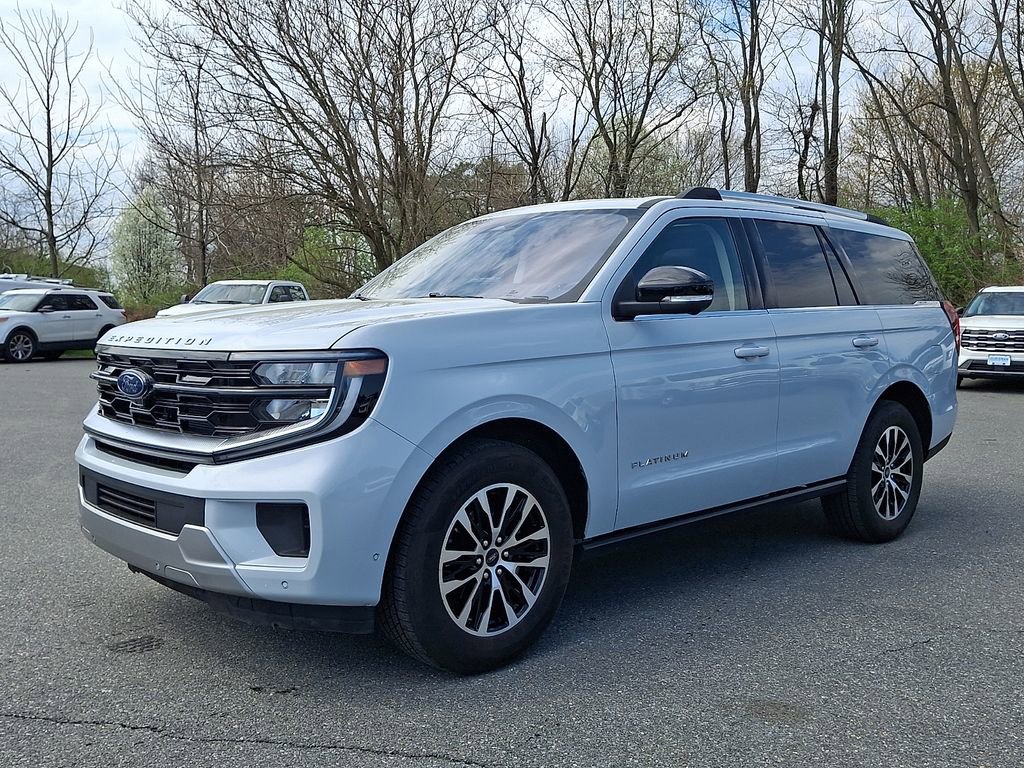 Used 2025 Ford Expedition Platinum image 3