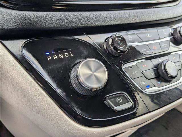 Used 2022 Chrysler Pacifica Touring-L image 12