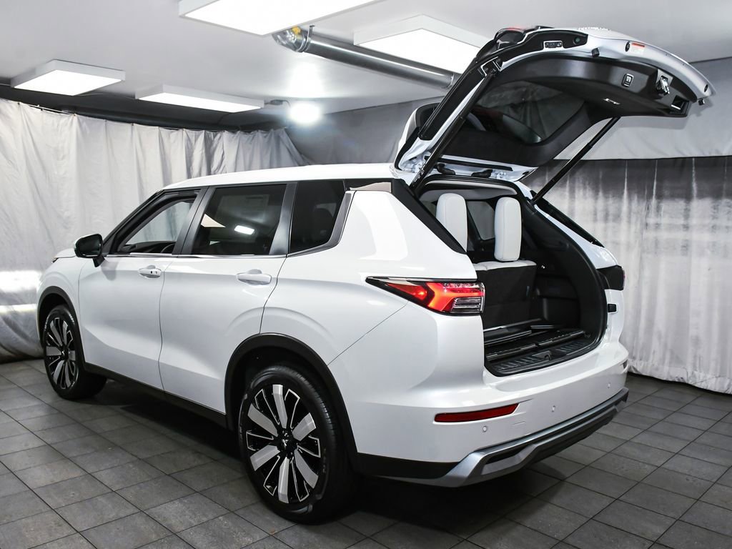 Used 2025 Mitsubishi Outlander SE image 62