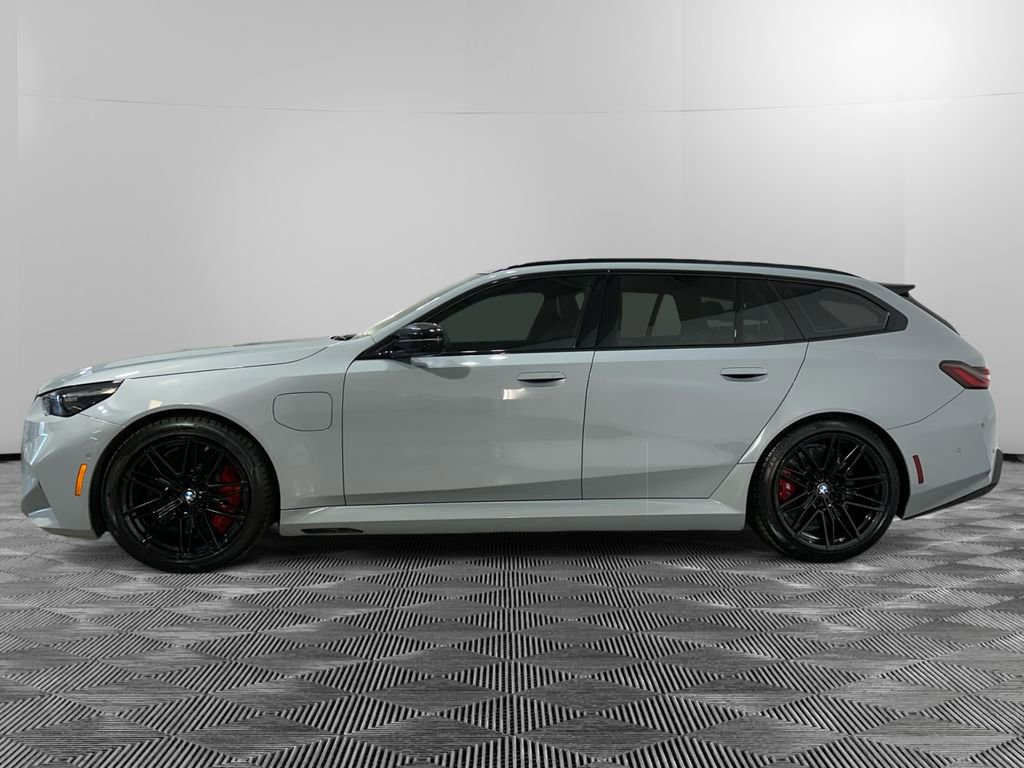 Used 2025 BMW M5 Touring image 2