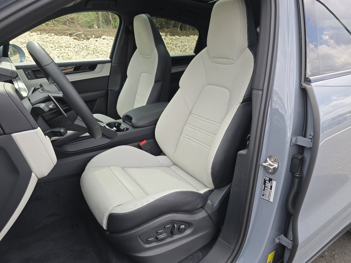 Used 2026 Porsche Cayenne Coupe image 5