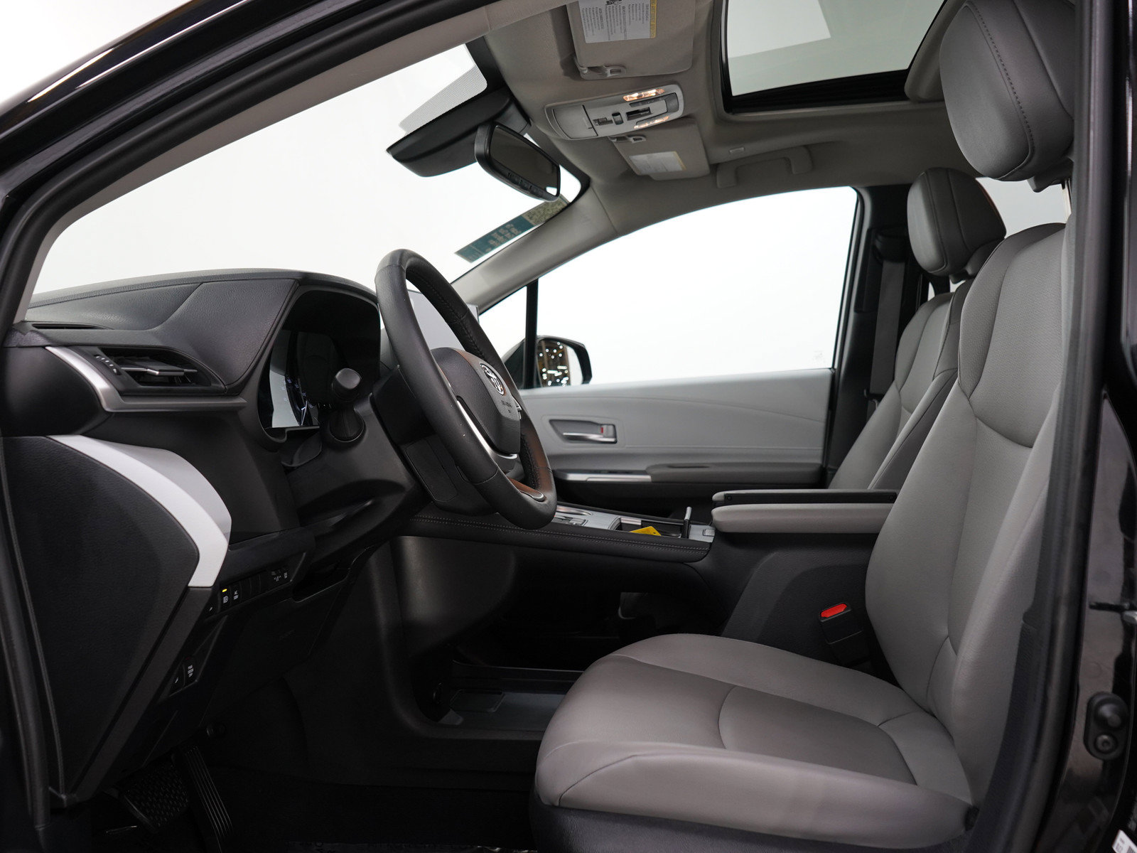 Used 2025 Toyota Sienna XLE w/ XLE Plus Package AWD/4WD image 24