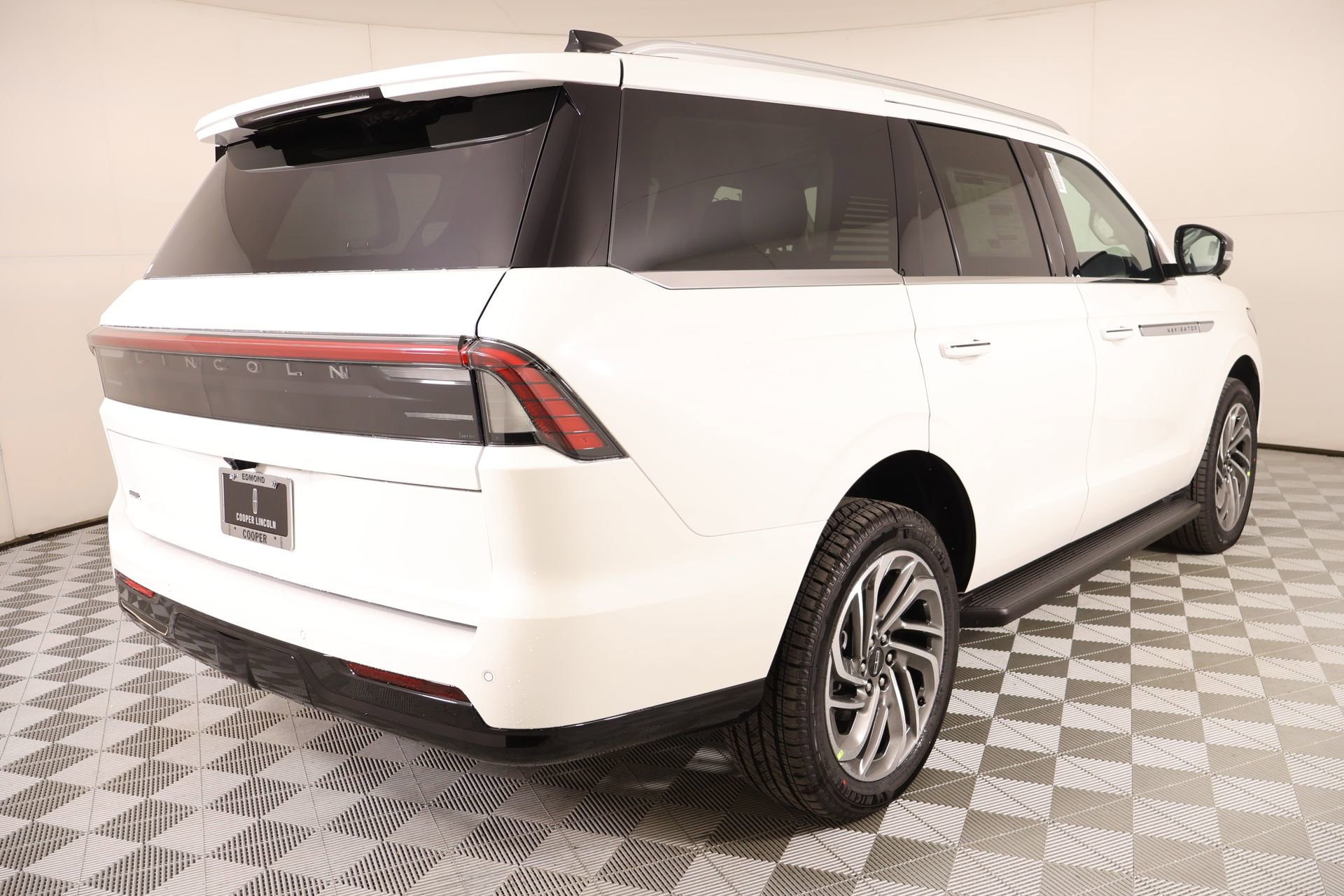 New 2026 Lincoln Navigator Premiere AWD/4WD image 22