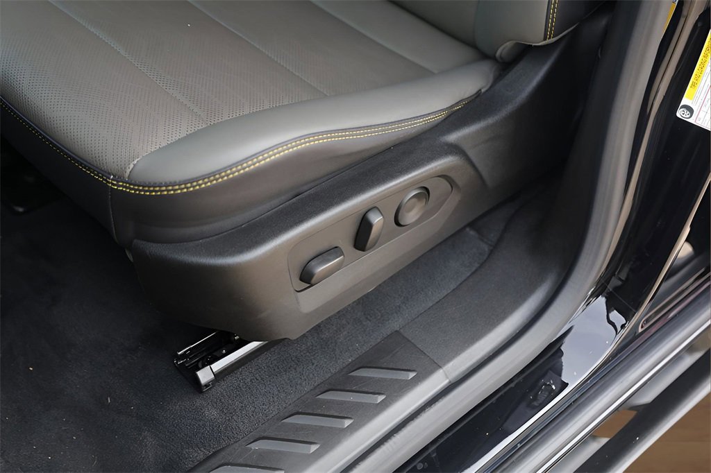 Used 2024 Chevrolet Colorado ZR2 w/ ZR2 Convenience Package III image 8