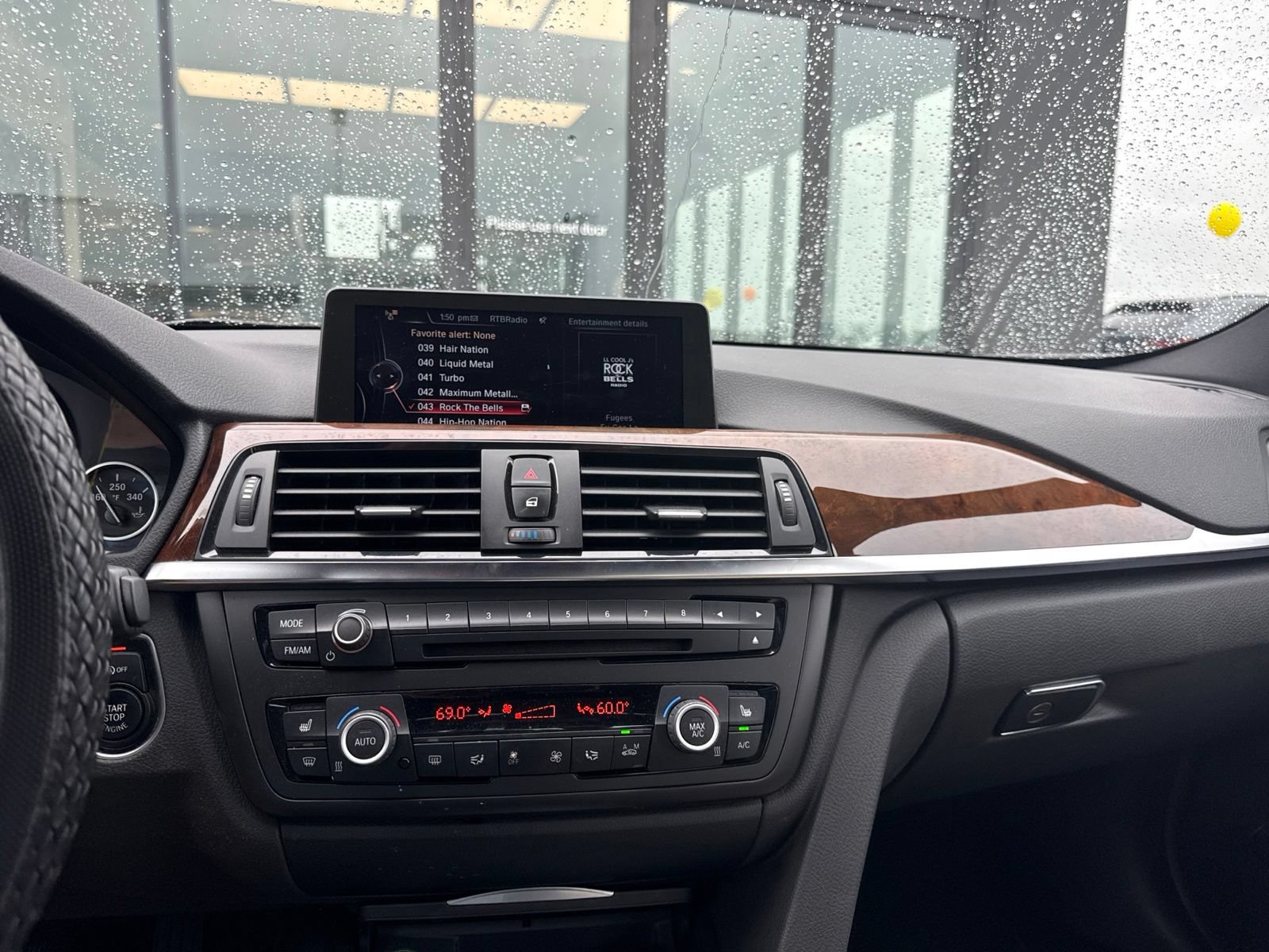 Used 2015 BMW 320i xDrive Sedan AWD/4WD image 13
