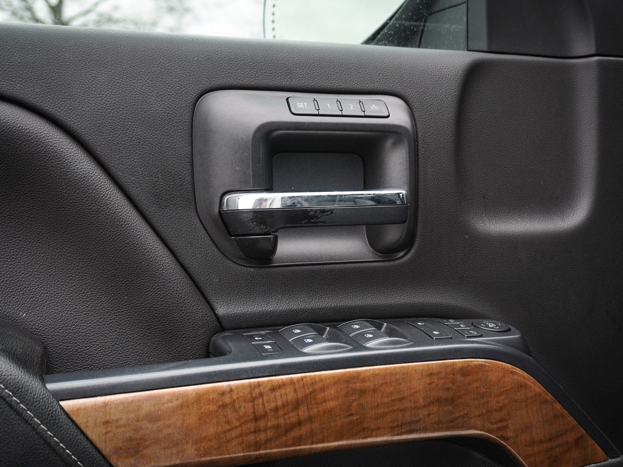 Used 2018 Chevrolet Silverado 1500 LTZ w/ LTZ Plus Package image 15