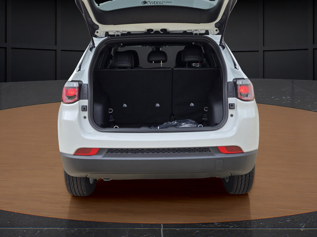 New 2026 Jeep Compass Latitude AWD/4WD image 8
