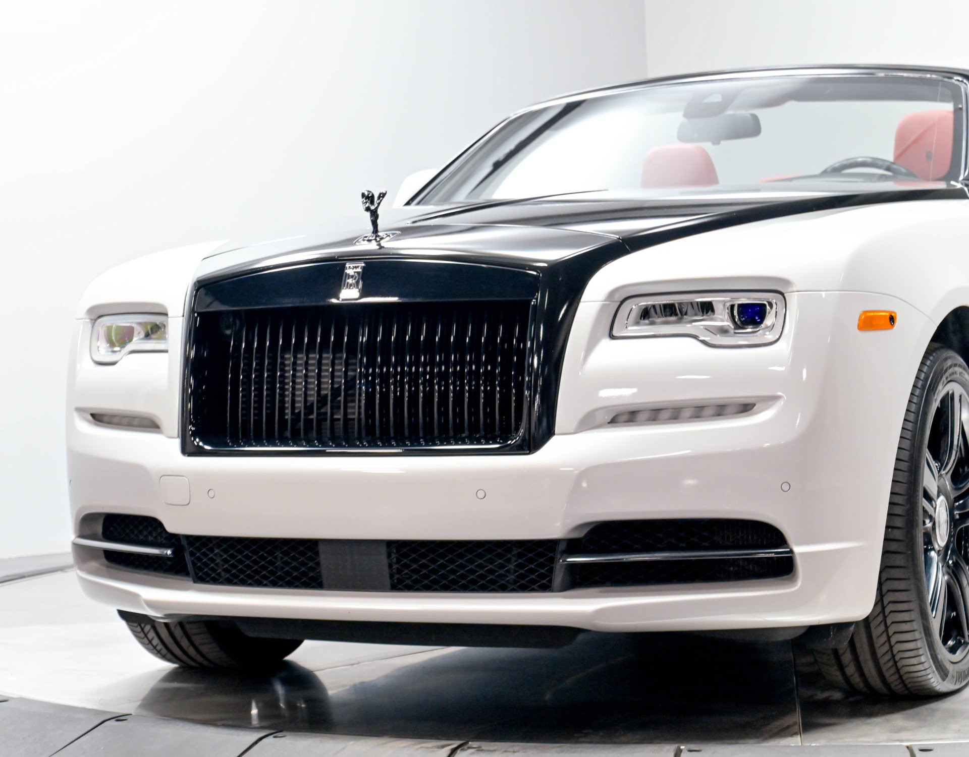 Used 2017 Rolls-Royce Dawn RWD image 83