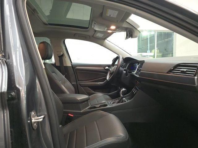 Used 2024 Volkswagen Jetta SE image 9