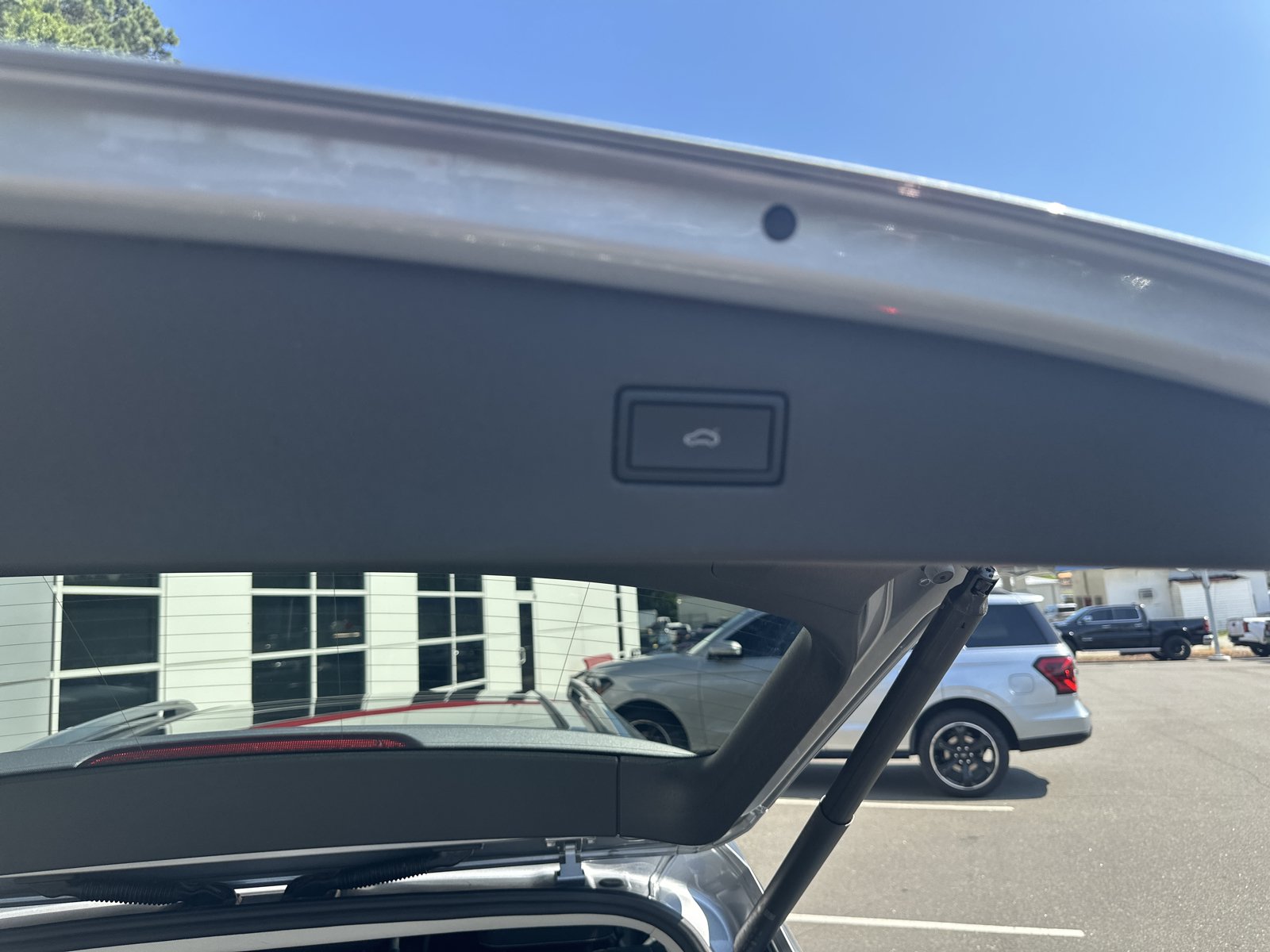 Used 2024 Volkswagen Tiguan SE FWD image 28