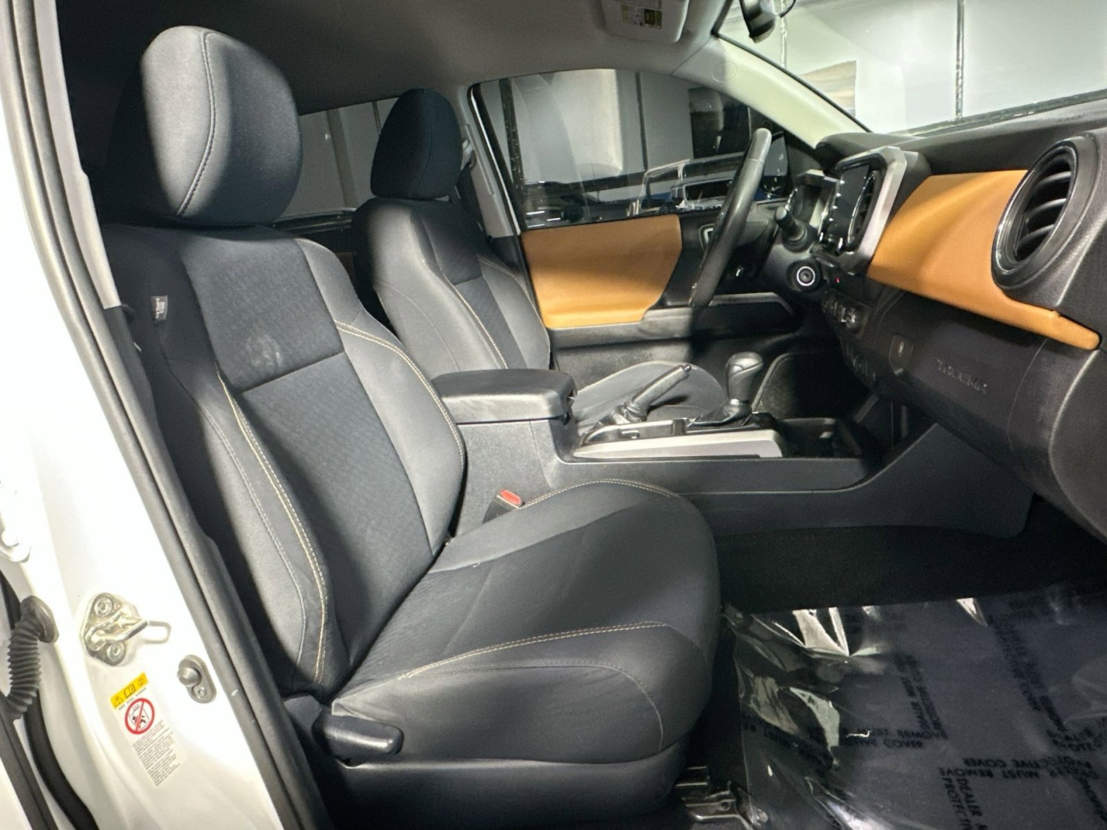 Used 2020 Toyota Tacoma SR5 image 31