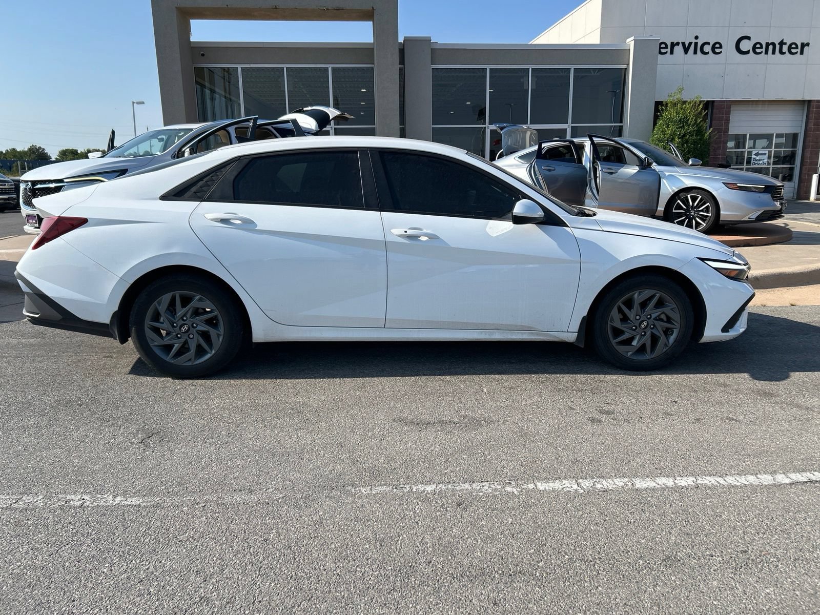 Used 2024 Hyundai Elantra SEL FWD image 4
