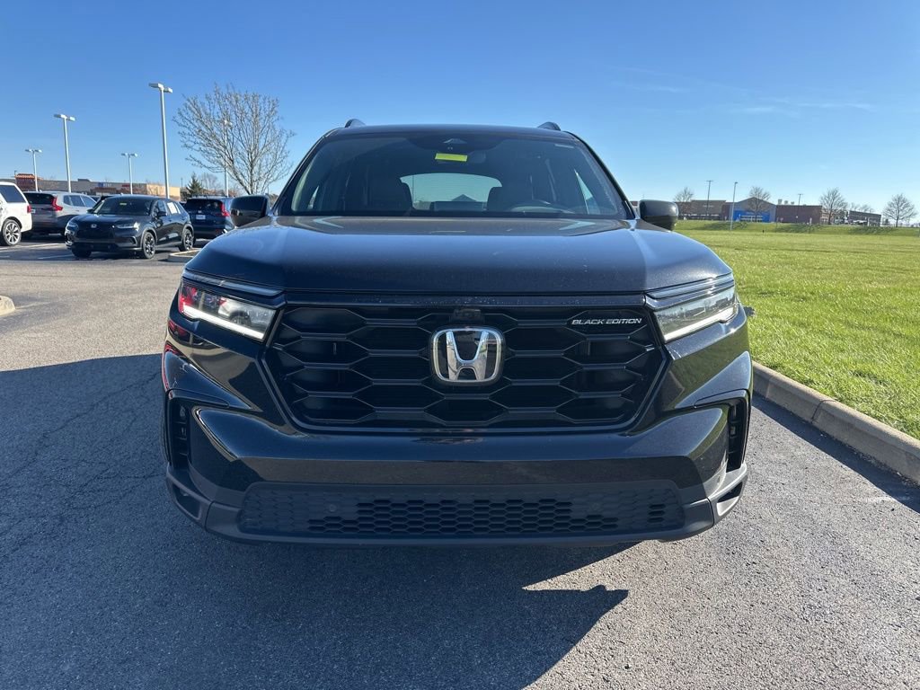 Used 2025 Honda Pilot Black Edition image 2