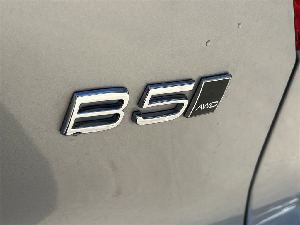 Used 2025 Volvo XC40 B5 Core w/ Protection Package Premier image 13