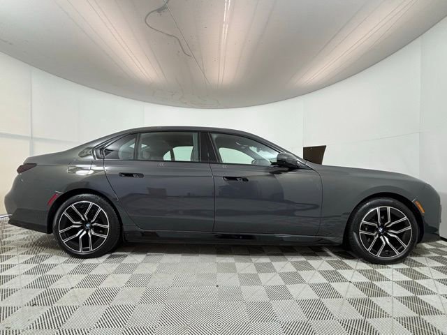 Used 2024 BMW i7 xDrive60 w/ Executive Package image 8