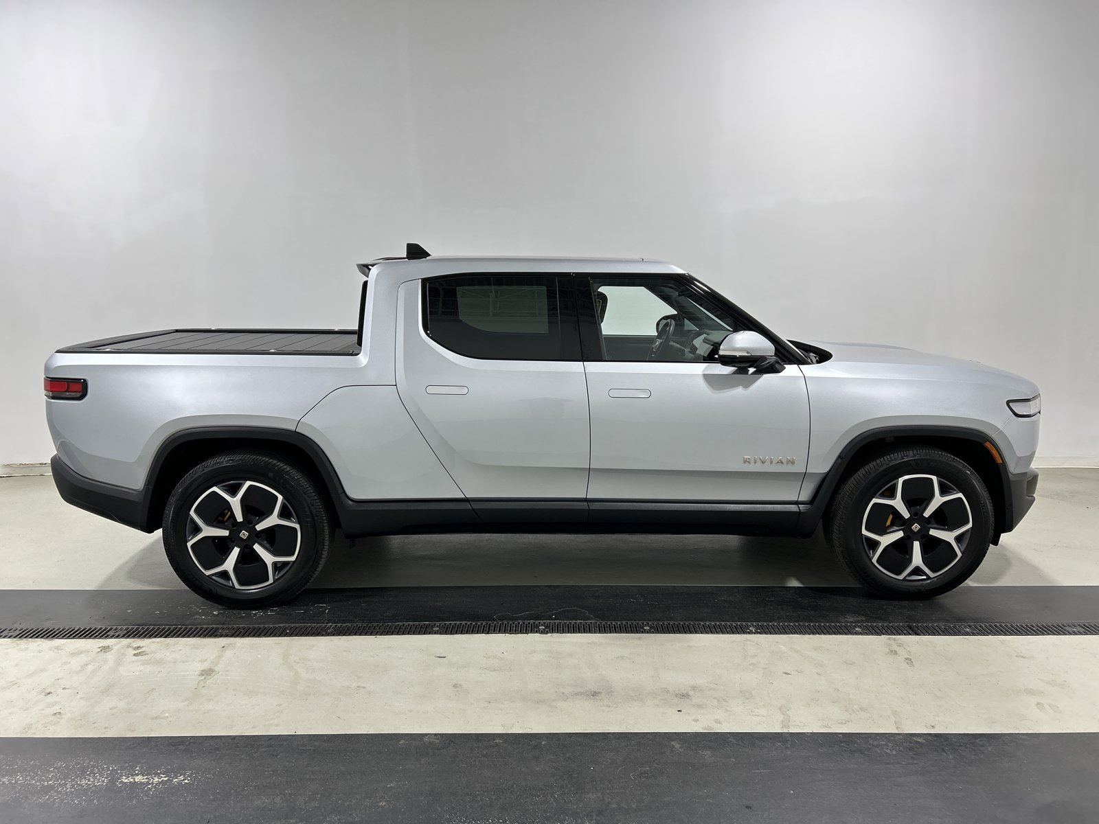 Used 2024 Rivian R1T Adventure AWD/4WD image 6