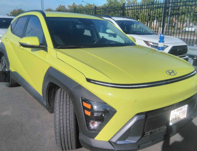 Used 2025 Hyundai Kona SEL FWD image 3