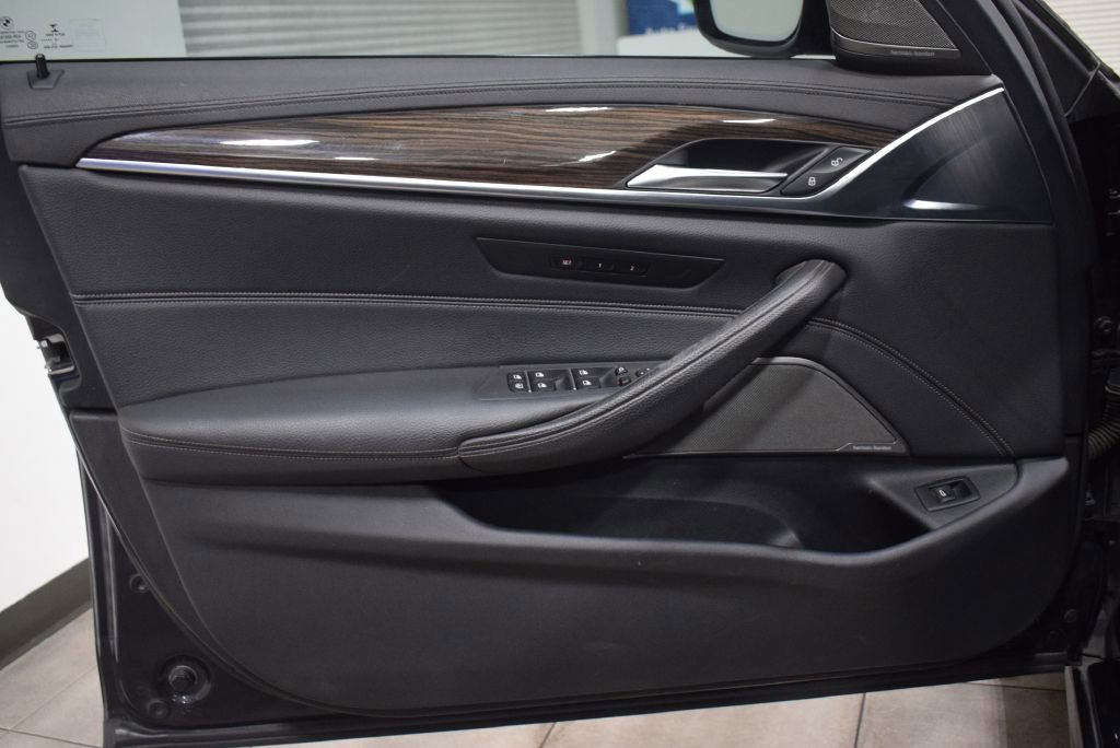 Used 2019 BMW M550i xDrive w/ Premium Package 2 image 7